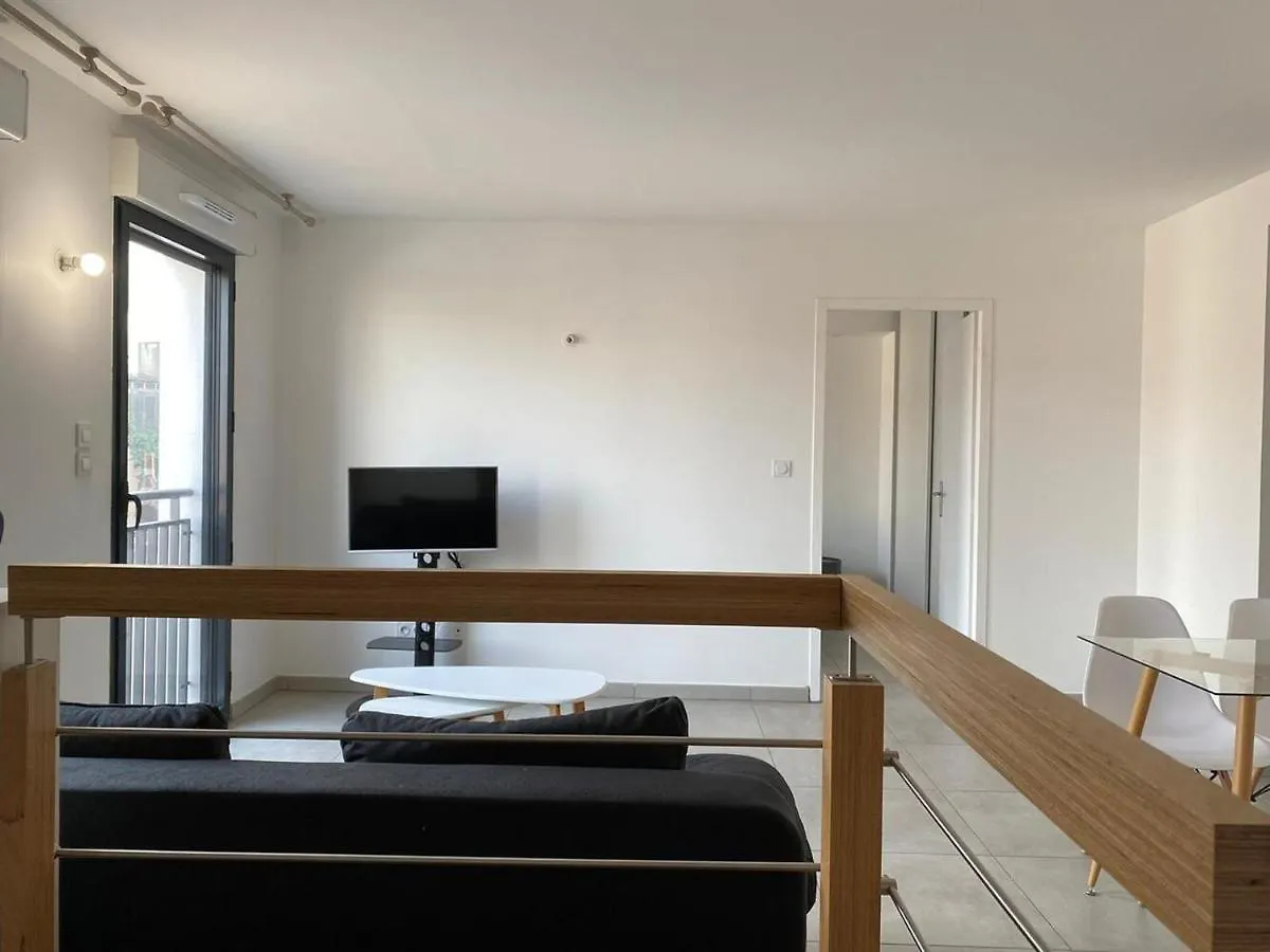 301 - Appartement Duplex Moderne - Jeanne D Arc, Toulouse Apartment