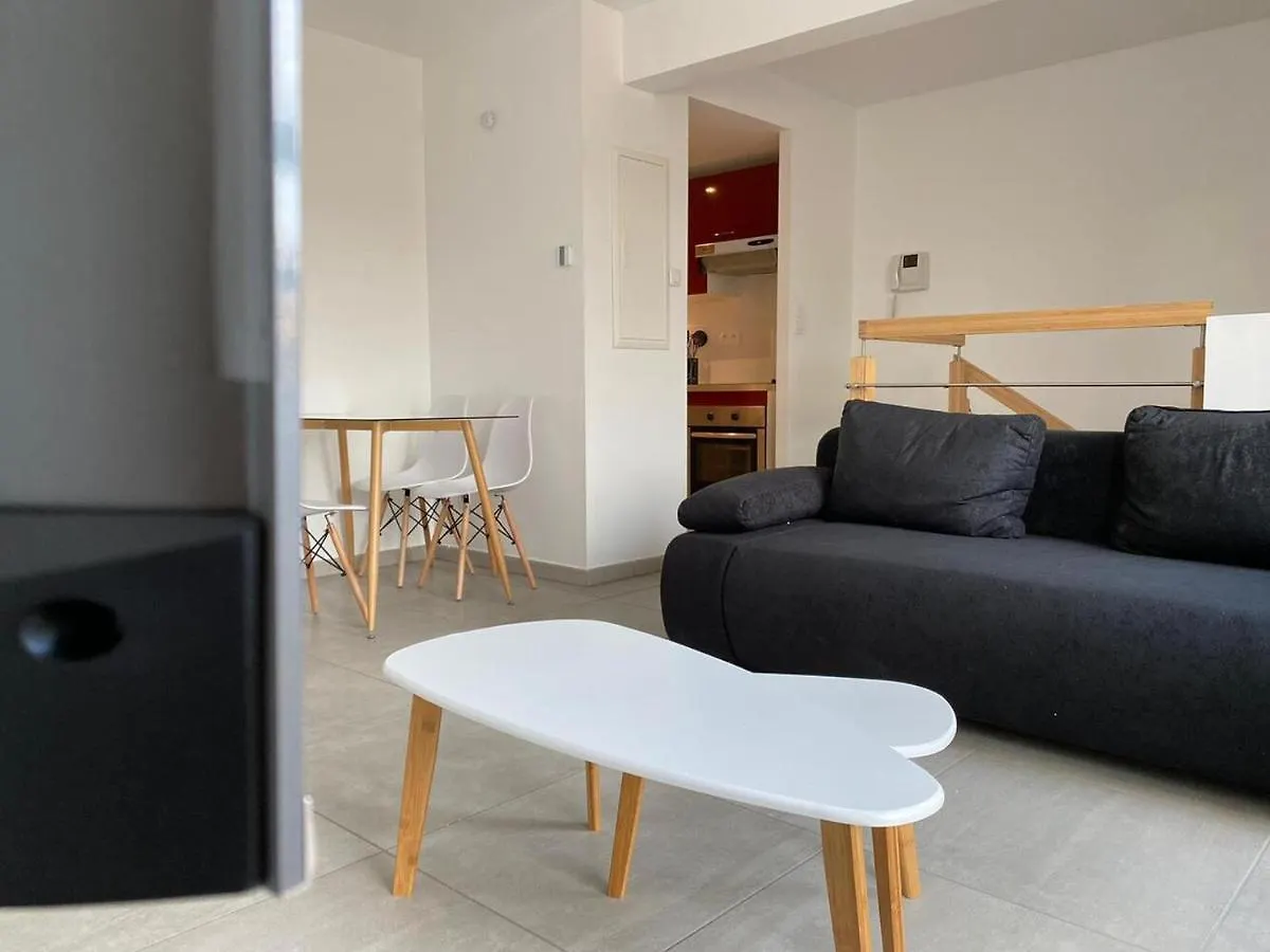 301 - Appartement Duplex Moderne - Jeanne D Arc, Toulouse Apartment
